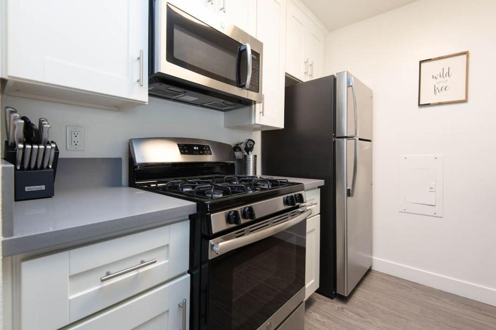 Hollywood 2Bed Apt w Rooftop pool & Panoramic View